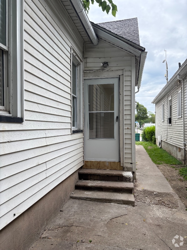 Building Photo - 1045 Hudson Ave Rental