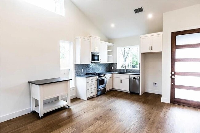 Photo - 409 W 35th St
