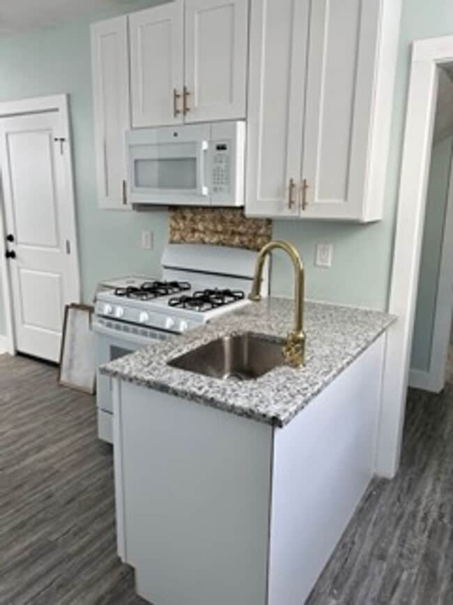 Photo - 3159-3161 Scranton Road Unit 3161, Down Front