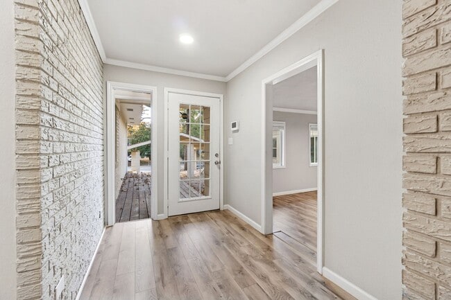 Photo - Gorgeous 5 bedroom, 2.5 bath House on a .8...