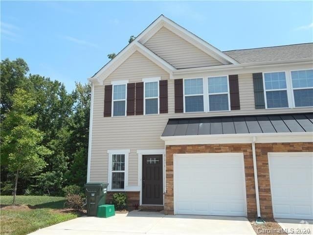 Building Photo - 2501 Silverthorn Dr Rental