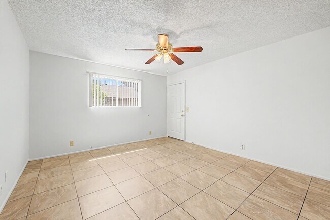 Photo - 2931 E Beck Ln Unit 1