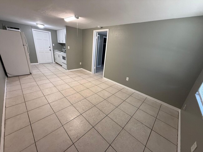 Photo - 1/1 Cleawater available now Unit 1718 S Washington