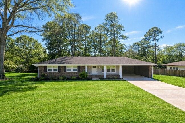 Building Photo - 2676 Lakeview Dr