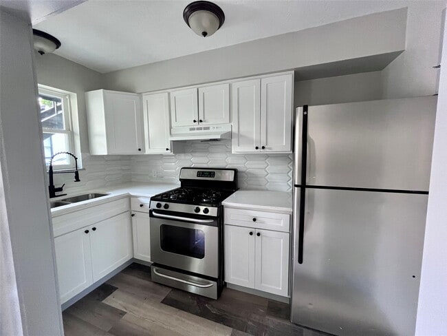 Building Photo - 8335 Bonner Dr Unit 1