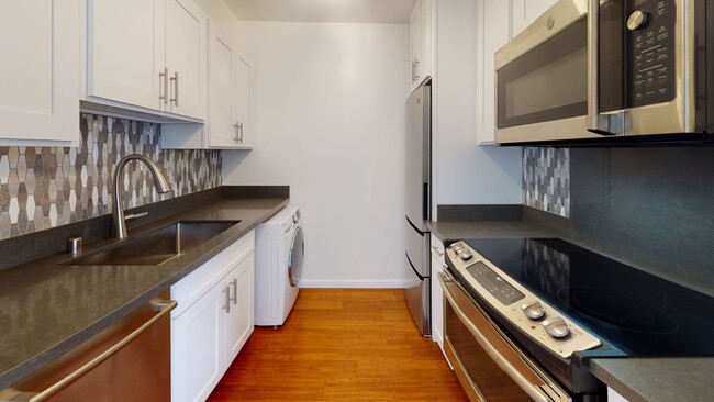 Photo - 1BD/1BA/1PRKG at the Villa on Eaton Square. Electricity included, stunning views! Unit 3514