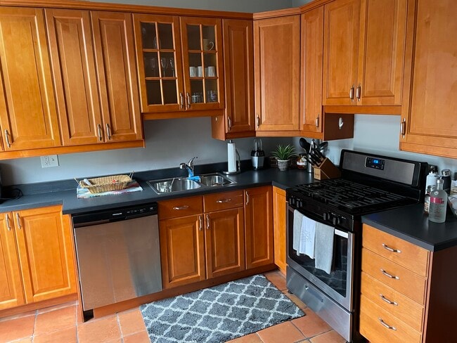 Photo - 5422 Howe St