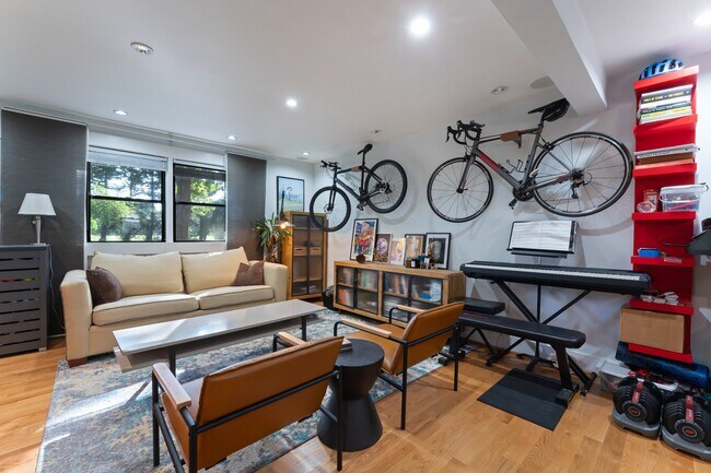 Photo - 929 St Marys St