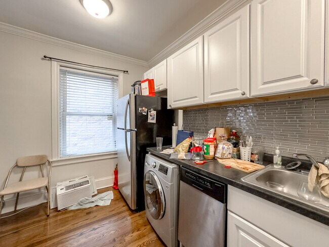 Photo - 2129 N Dayton St Unit 302