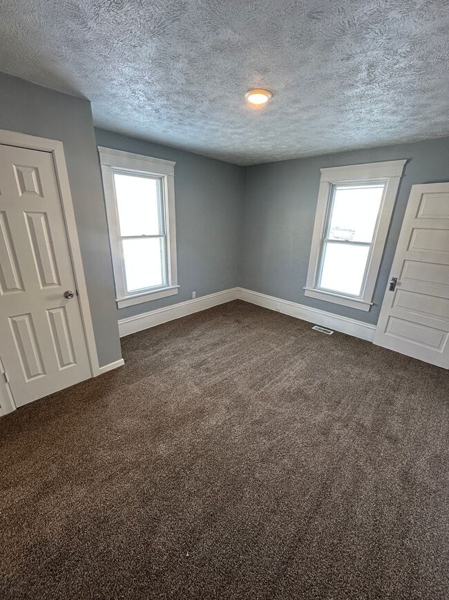 Photo - Lease-to-Purchase Fully Updated Home with Garage & Modern Finishes!