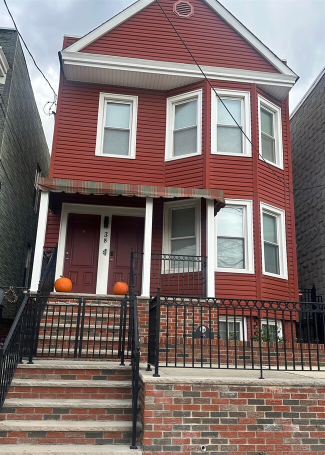 Building Photo - 38 Gates Ave Unit 1