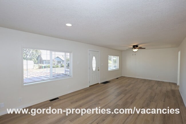 Photo - Saint Helens OR - upstairs flat 2 bedroom ...