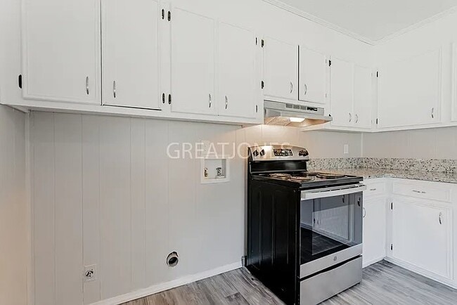 Photo - 700 Kester St