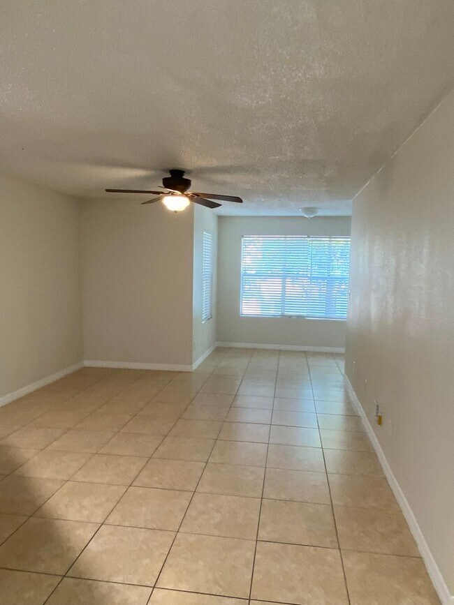 Photo - ? Your new home with a lake view awaits you in Orlando!! ? Unit 1313