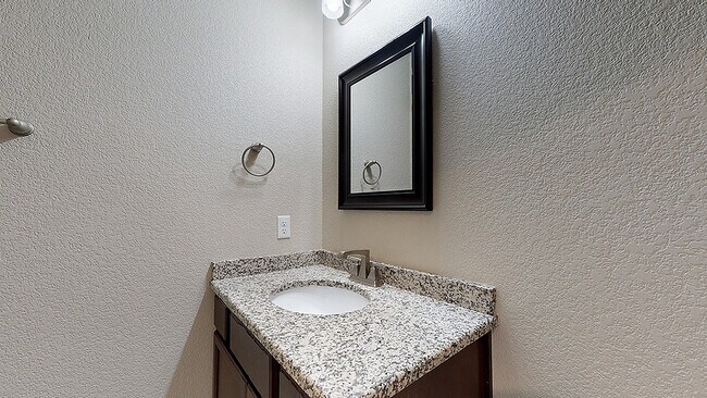 wh_springcreektownhomes_unit1521-101_1253sf_bath4_1200x675 - Spring Creek