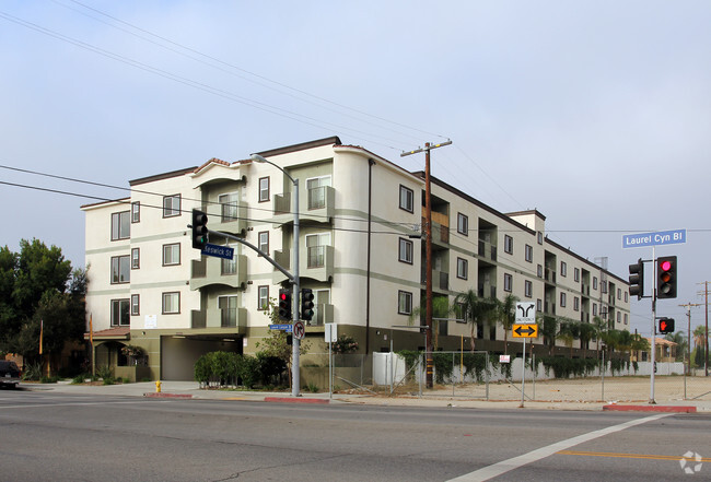 Laurel Courtyard Apartments - Laurel Courtyard Apartments