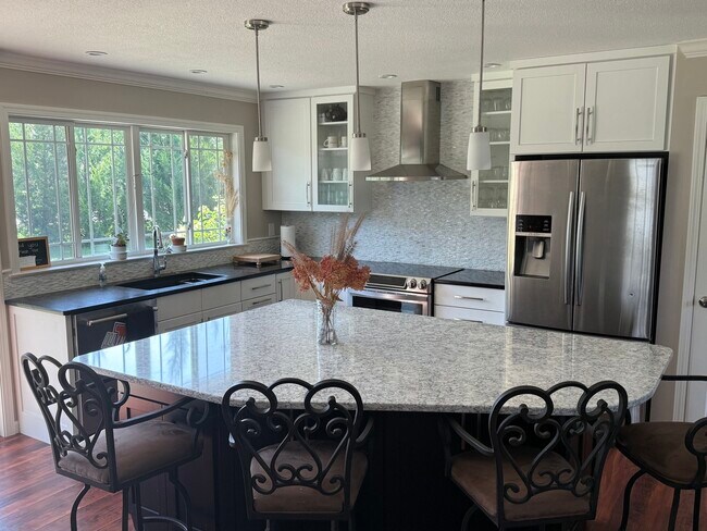 3002 Meadowbrook Ct
