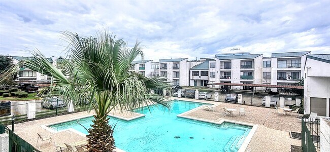 Building Photo - 2818 S Bartell Dr Unit 311 Rental