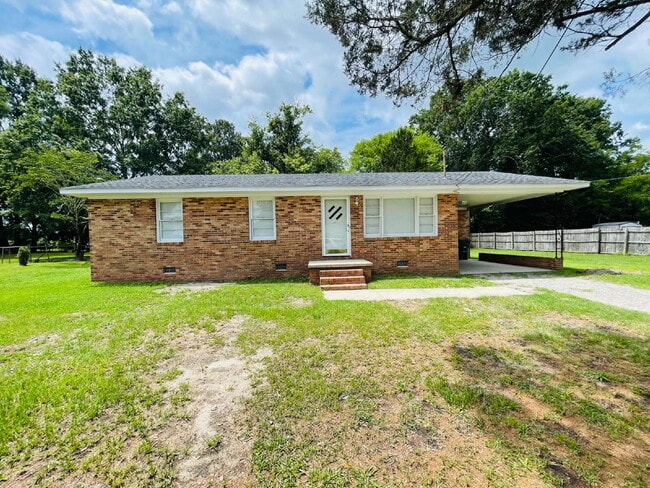 Photo - ADORABLE BRICK RANCH IN LAGRANGE *3 BR, 1 BA* NEWLY RENOVATED