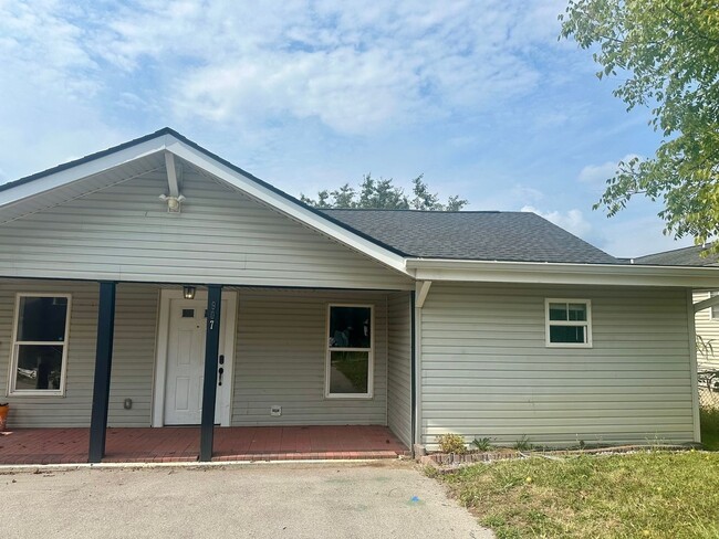 Building Photo - 907 Avenue A Rental
