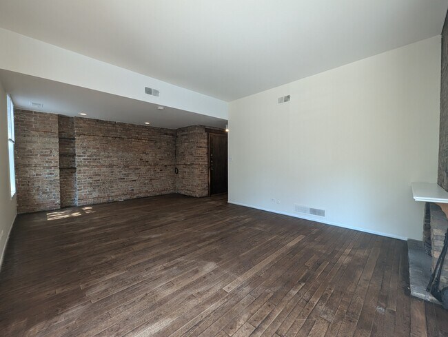 Photo - 600 W Surf St Unit 2