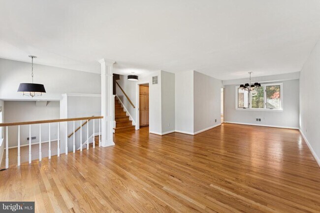 Photo - 7702 Leesburg Dr