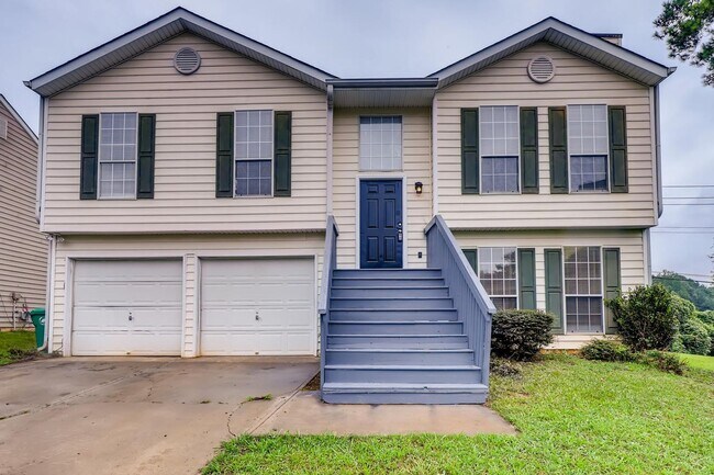 Building Photo - Gorgeous Split-Level 2 Story Home New Paint