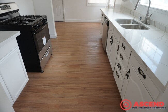 Photo - 3108 Oak Pl