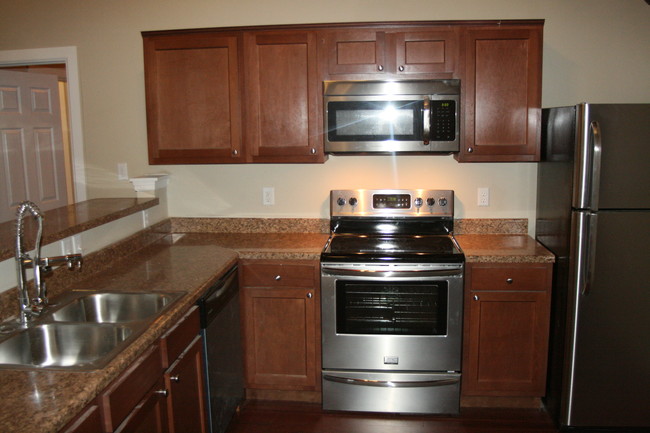 Building Photo - 824 Lincoln Ave Rental