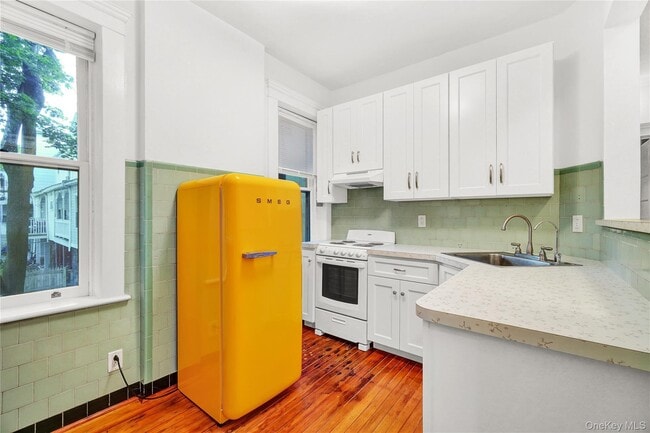 Building Photo - 158 Dubois St Unit 2