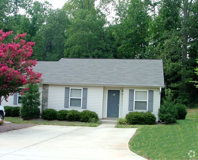 Building Photo - 120 Bogey Ln Rental