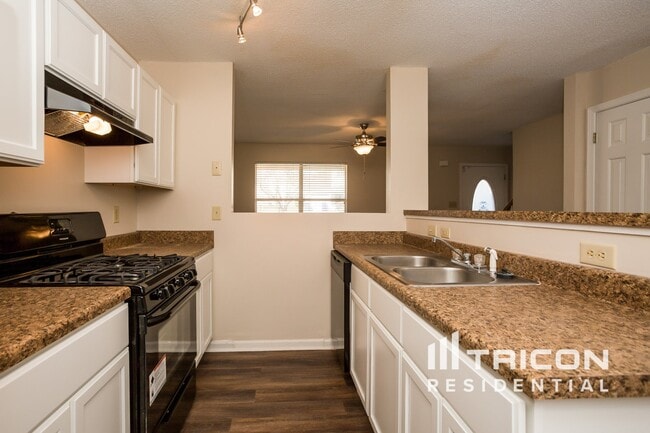 Photo - 815 Tramore Dr