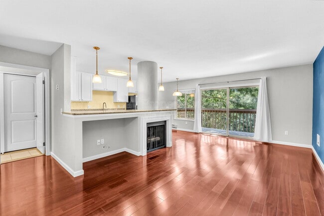 Photo - 300 Glenwood Cir Unit Apt 294