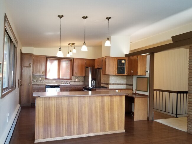 September Rent Free-Stunning 3 bed, 2 bath... Rental - Casas en ...