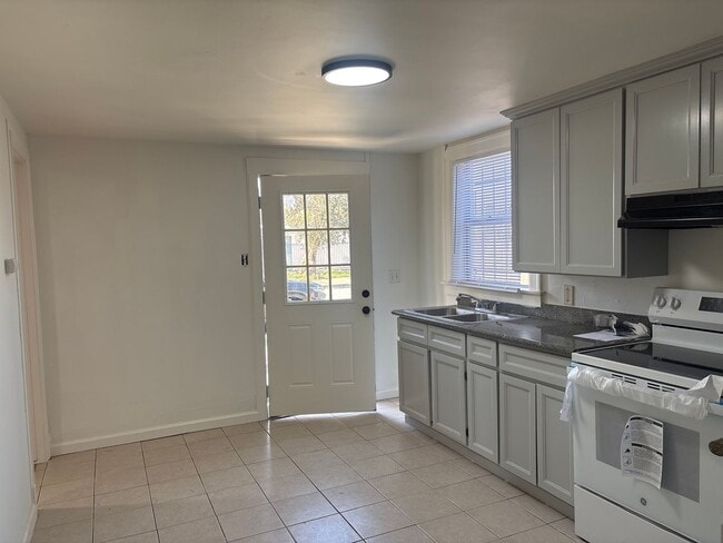 Photo - 209 J St Unit A