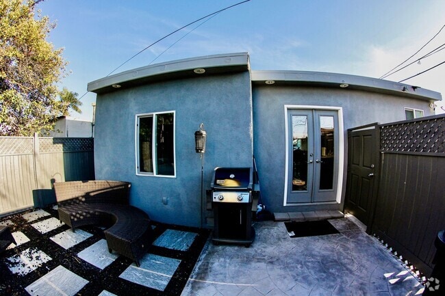Building Photo - Charming 3 bedroom 2 bathroom in City Heights Rental