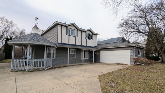 Building Photo - 709 W Kenilworth Ave