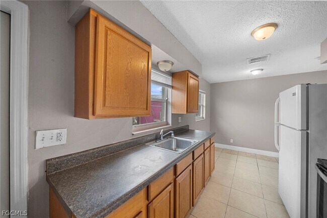 Photo - 5458 Fifth Ave