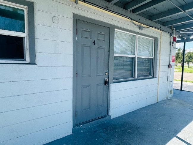 Building Photo - 680 22nd Ave S Rental