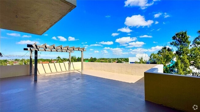 Building Photo - 8440 SW 8th St Unit 307A Rental