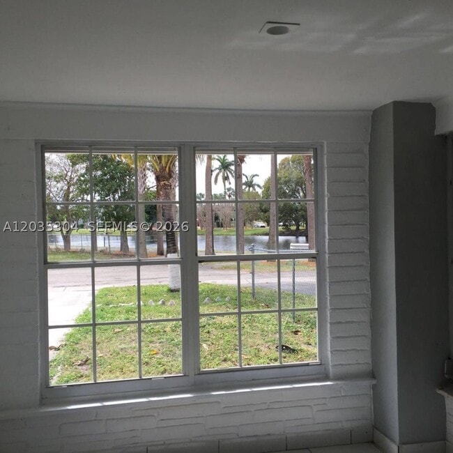 Photo - 1435 NE 173rd St