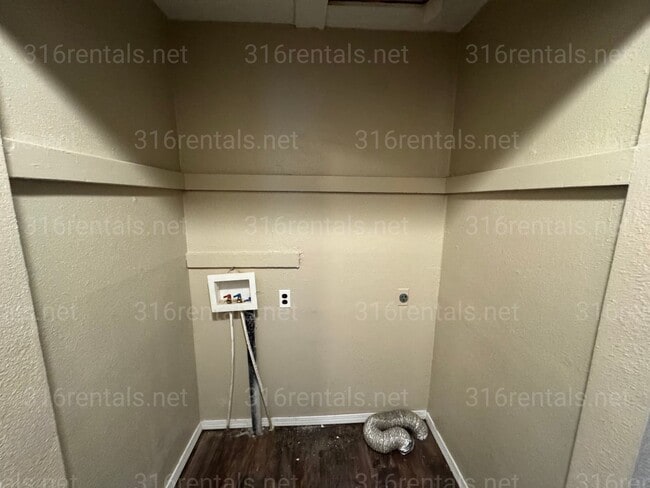 Photo - $1,250 - 4 bed 2 bath - Single Family Home *COMING SOON* ACCEPTING HOUSING VOUCHERS