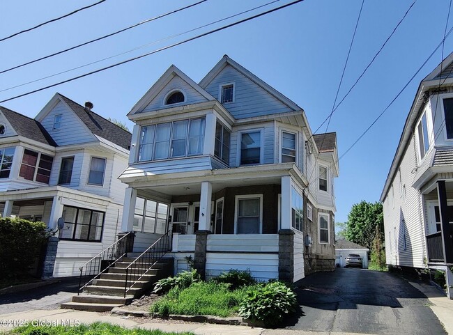 Building Photo - 1318 Poplar St Rental