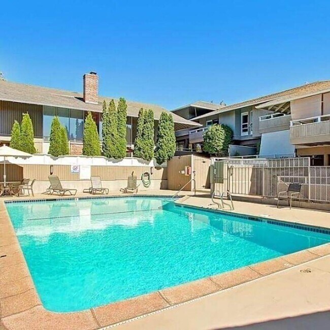 Photo - Ideally Located 2 Bed 1 Bath Bellevue Condo! Unit 3