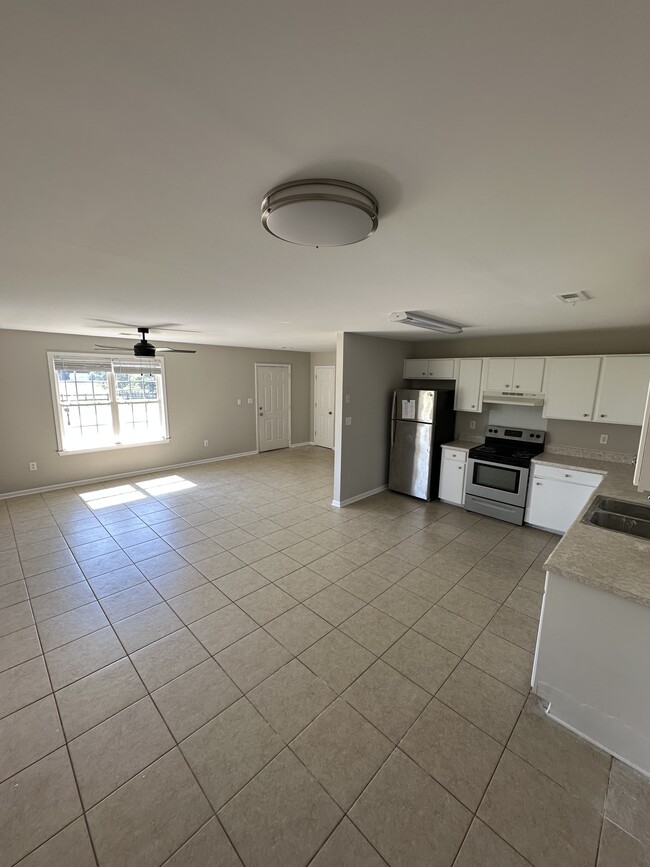 Kitchen - 309 Toy Ln