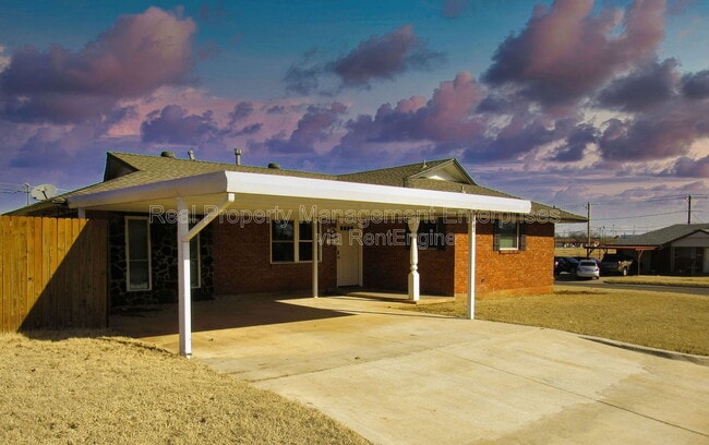 Building Photo - 701 NW 2nd St