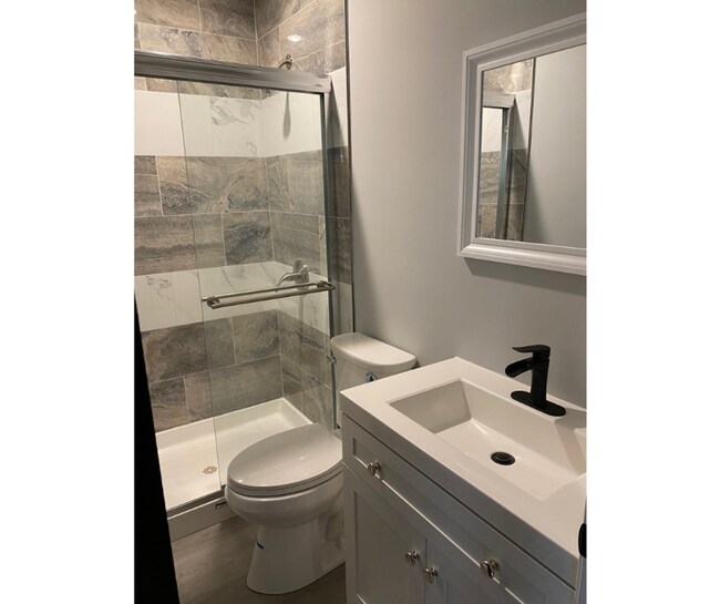 Photo - 4319 Kenwood Ave Unidad 9 Available Back Entranc $750