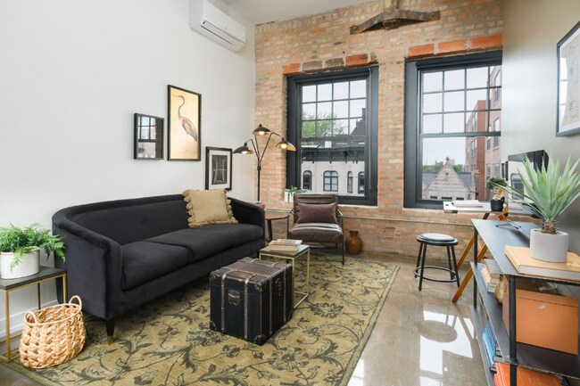 Photo - 1525 W Monroe St Apartment