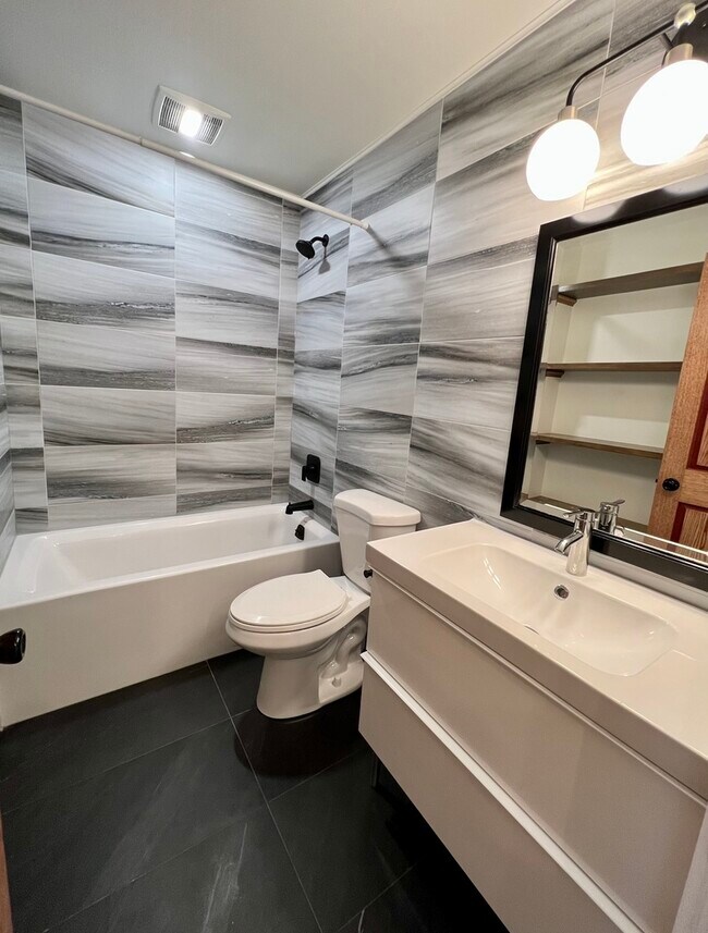 Photo - 2125 Burr Oak Ln