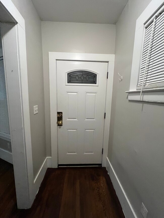 Building Photo - 7426 Dunedin St Unit LL